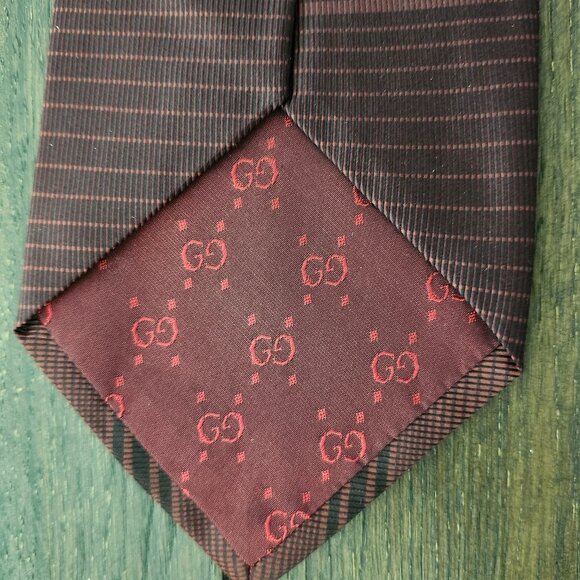 GUCCI 100% Silk Necktie - Burgundy - Picture 3 of 7